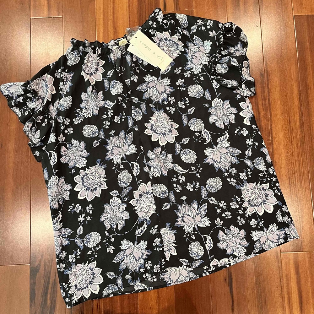 New‎ NWT Cooper & Ella Black Blouse Floral Print Ruffle Top Short Sleeve Sz L
